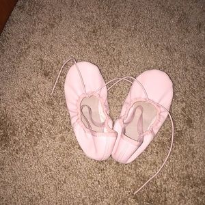 NWOT pink ballet slippers. Size 10 toddler